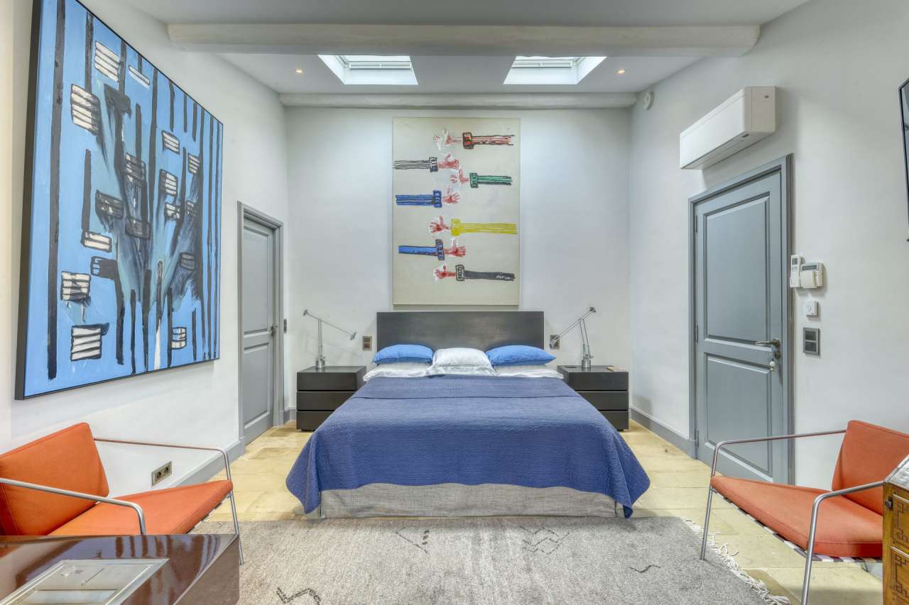 Grand and spacious recently built 5 bedroom villa, situated within a quiet