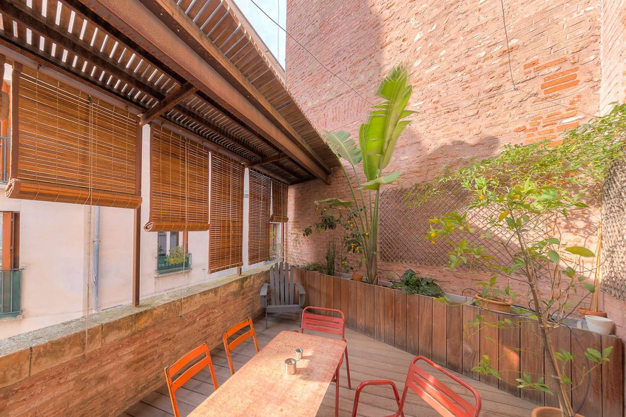 Superb and spacious duplex apartment with terrace, patio, summer kitchen an