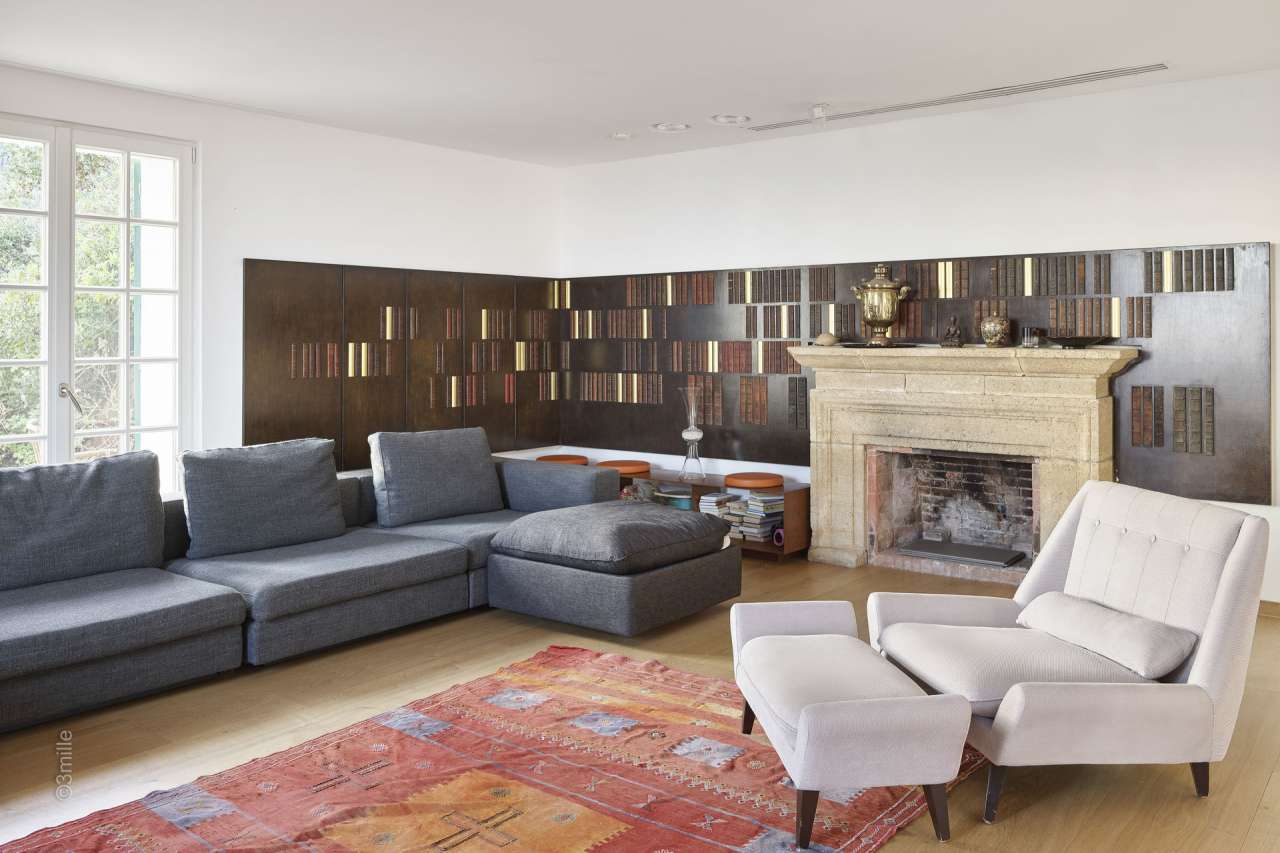 Absolutely outstanding 6 bedroom architect designed, waterfront property,ne