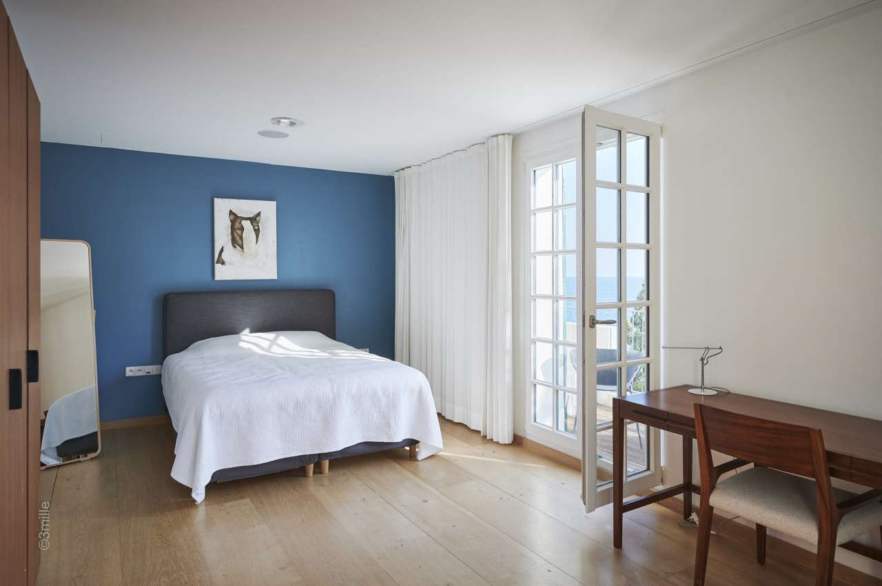 Absolutely outstanding 6 bedroom architect designed, waterfront property,ne