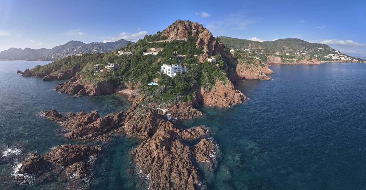 Absolutely outstanding 6 bedroom architect designed, waterfront property,ne