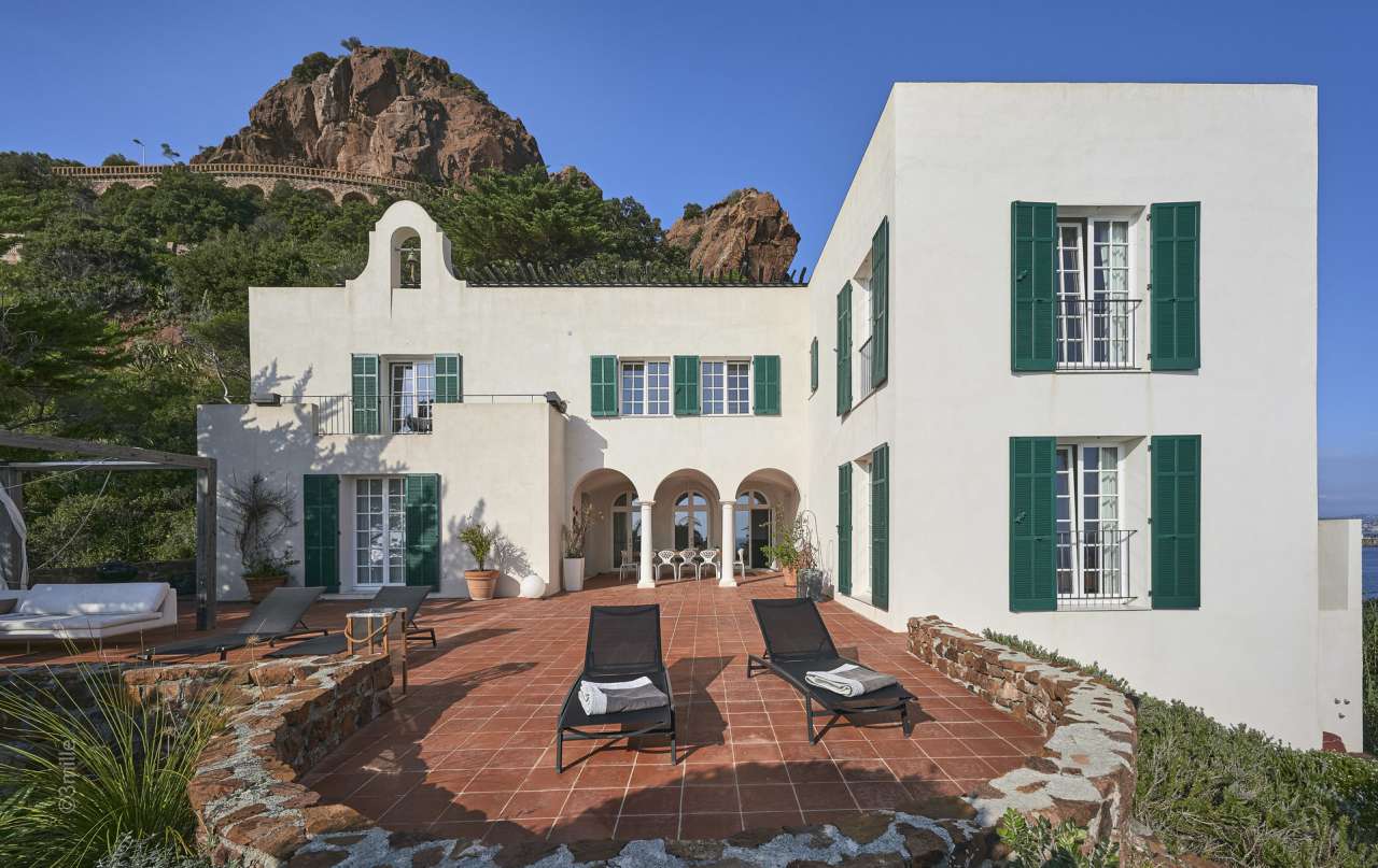 Absolutely outstanding 6 bedroom architect designed, waterfront property,ne