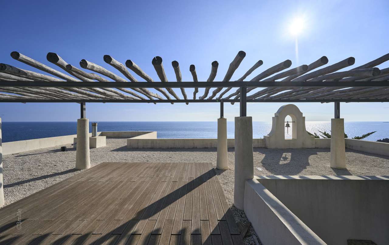 Absolutely outstanding 6 bedroom architect designed, waterfront property,ne