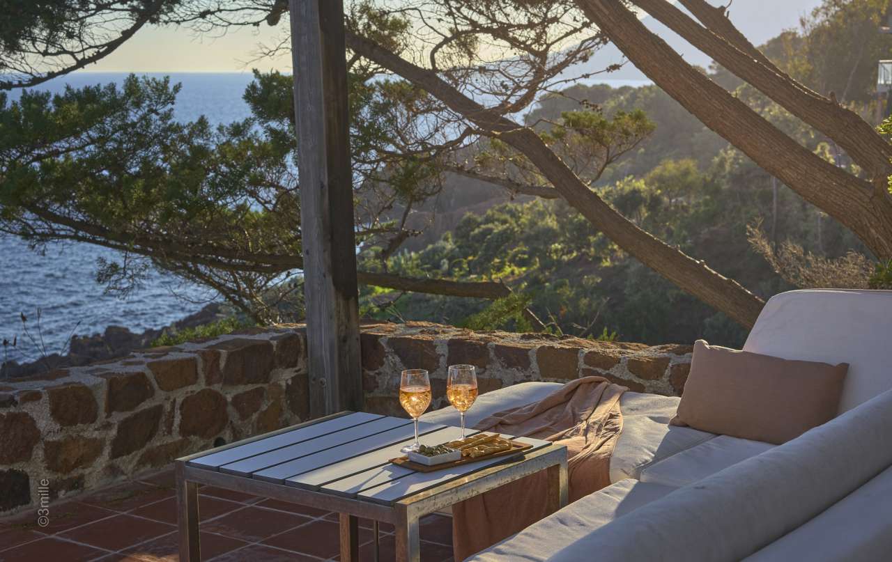 Absolutely outstanding 6 bedroom architect designed, waterfront property,ne