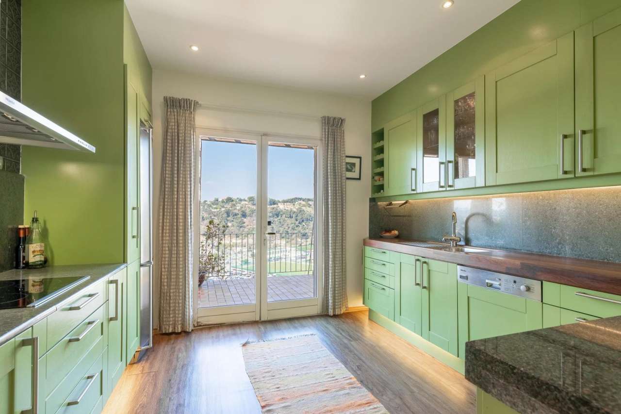 Superb 4 bedroom neo Provençal style villa, with a total spacious living a