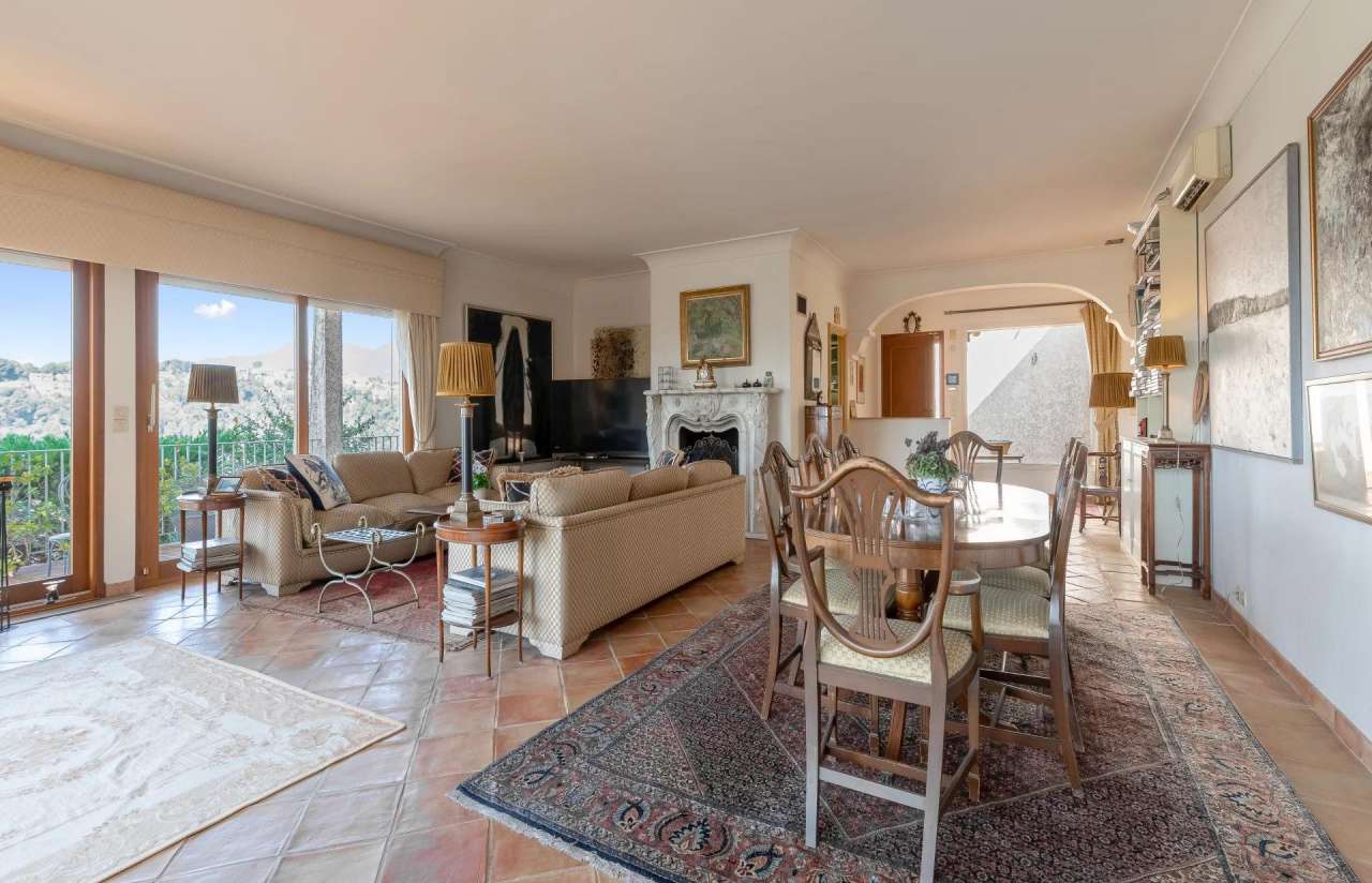 Superb 4 bedroom neo Provençal style villa, with a total spacious living a
