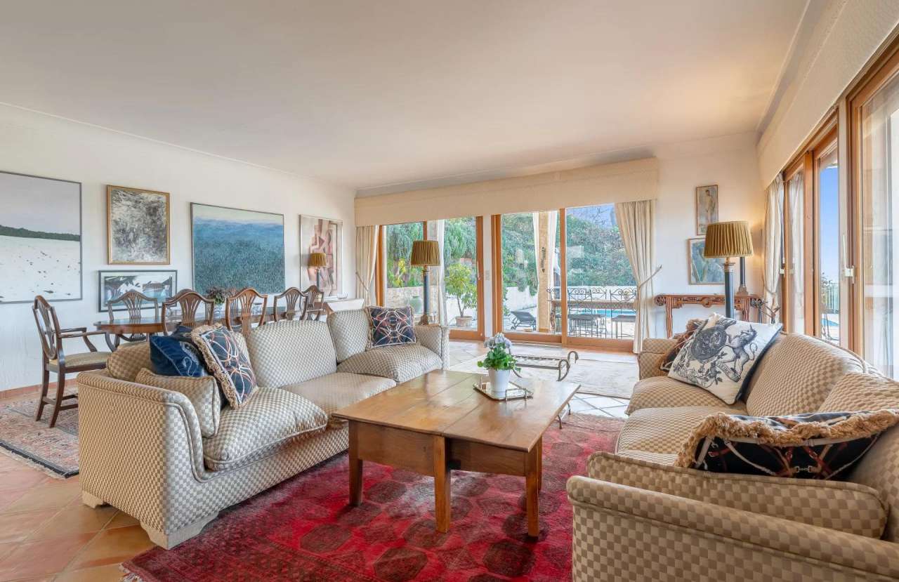 Superb 4 bedroom neo Provençal style villa, with a total spacious living a