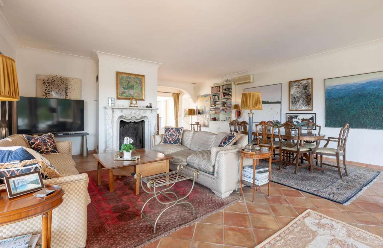 Superb 4 bedroom neo Provençal style villa, with a total spacious living a