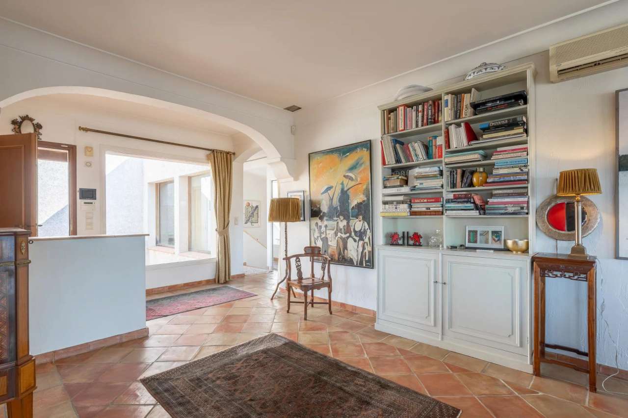 Superb 4 bedroom neo Provençal style villa, with a total spacious living a