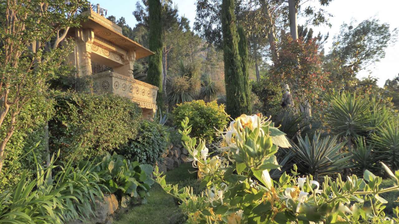 Stunning, bright and spacious architect designed villa, ideally situated wi