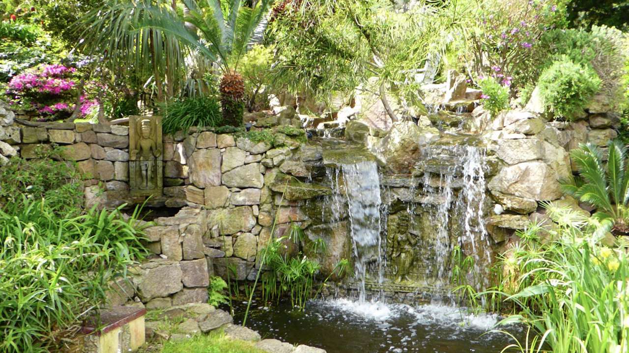 Stunning, bright and spacious architect designed villa, ideally situated wi