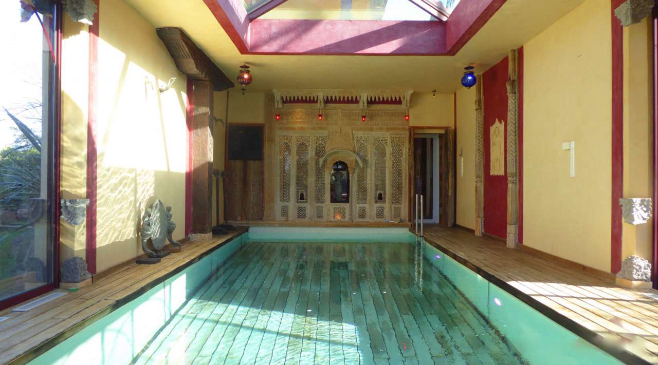 Stunning, bright and spacious architect designed villa, ideally situated wi