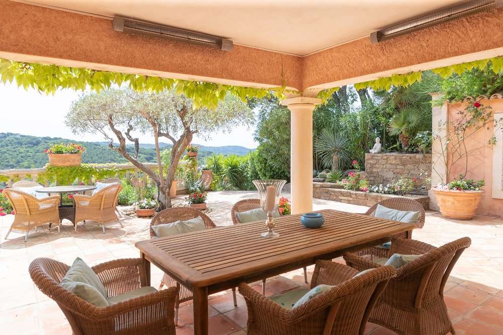 Spacious Provencal villa with sea view in La Croix Valmer, within a secure