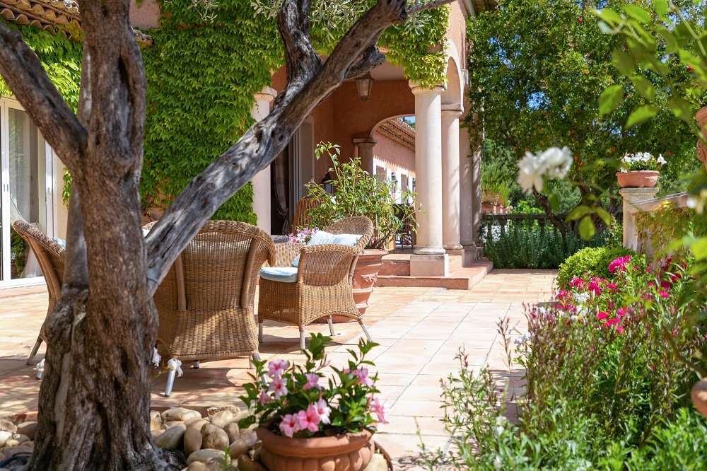 Spacious Provencal villa with sea view in La Croix Valmer, within a secure