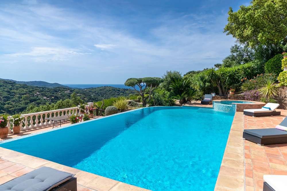 Spacious Provencal villa with sea view in La Croix Valmer, within a secure