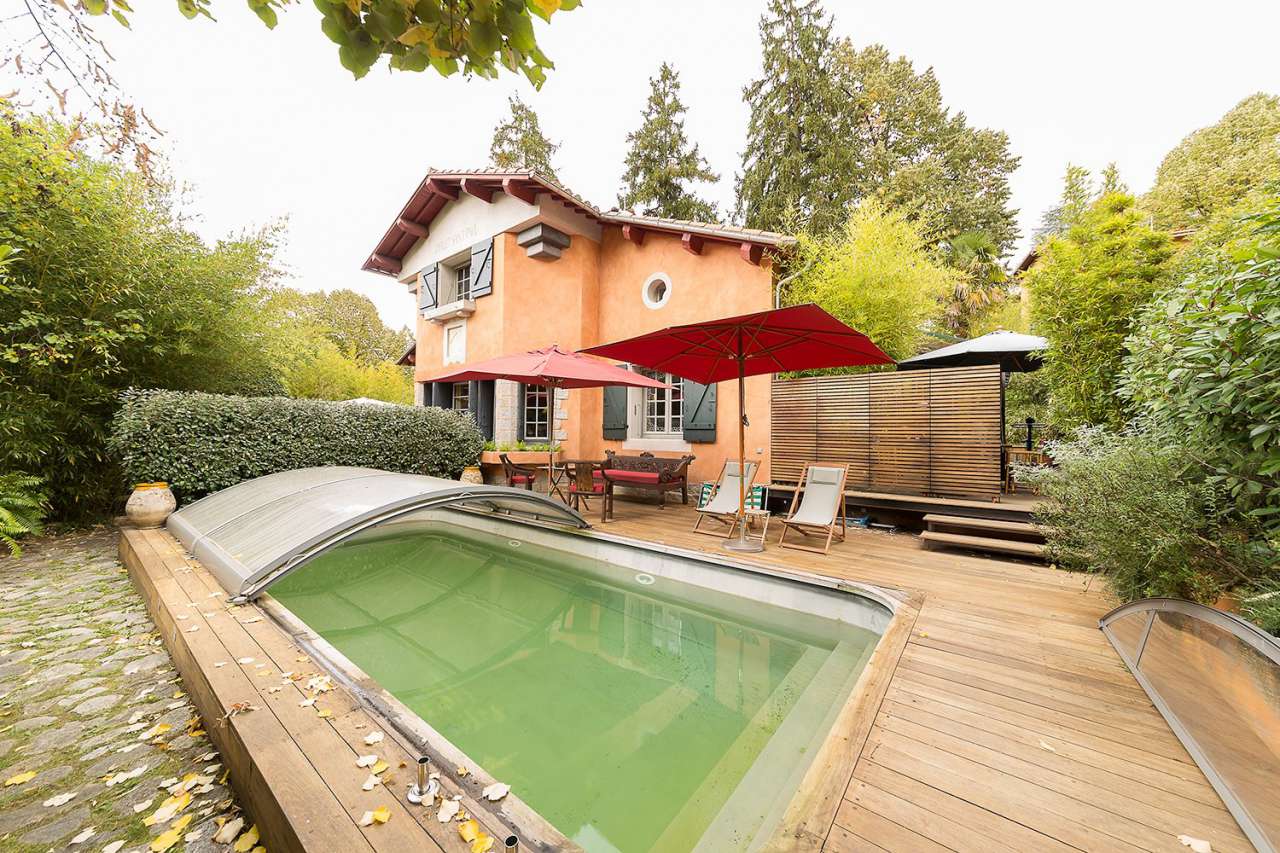 Full of charm and character is this wonderful 4 bedroom house nestling in a