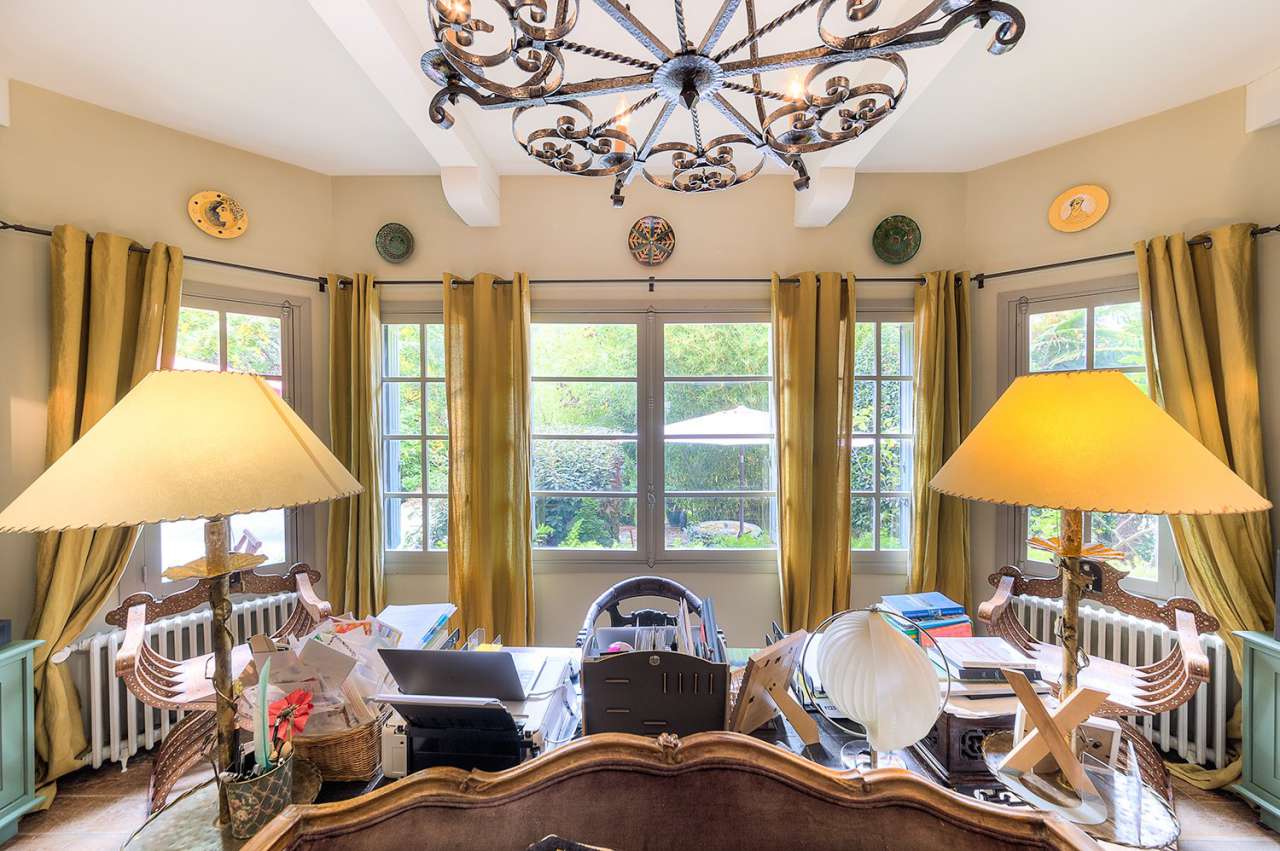 Full of charm and character is this wonderful 4 bedroom house nestling in a