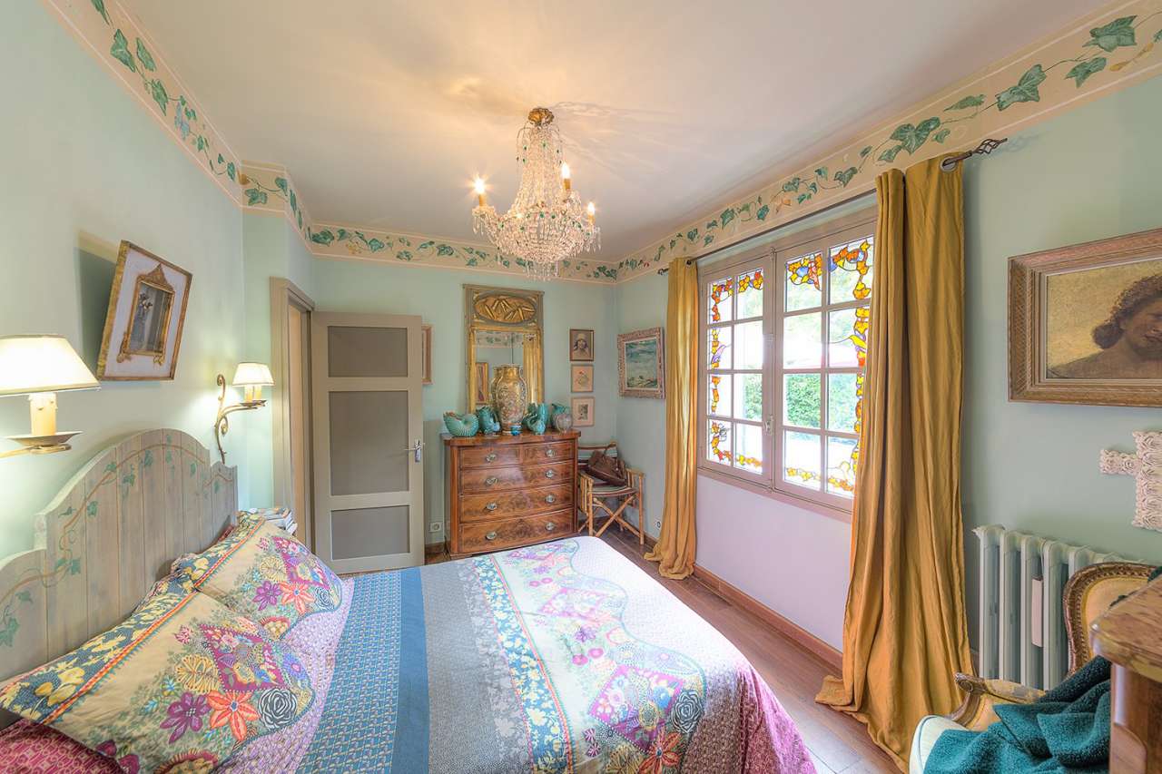 Full of charm and character is this wonderful 4 bedroom house nestling in a