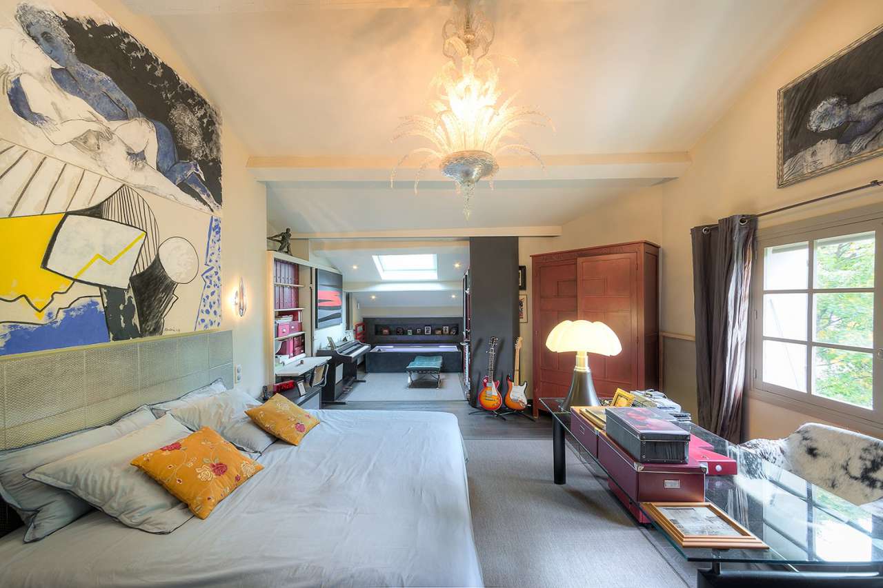 Full of charm and character is this wonderful 4 bedroom house nestling in a