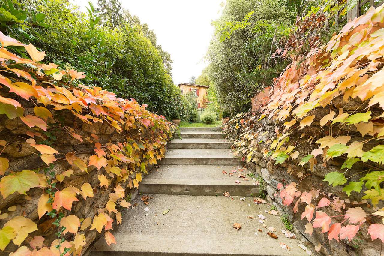 Full of charm and character is this wonderful 4 bedroom house nestling in a