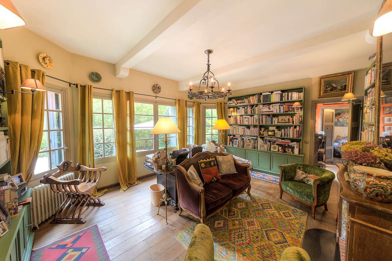 Full of charm and character is this wonderful 4 bedroom house nestling in a