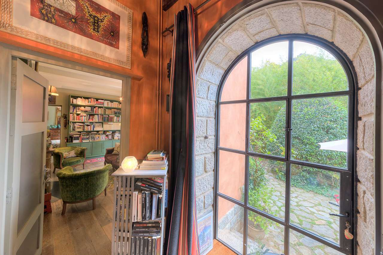 Full of charm and character is this wonderful 4 bedroom house nestling in a