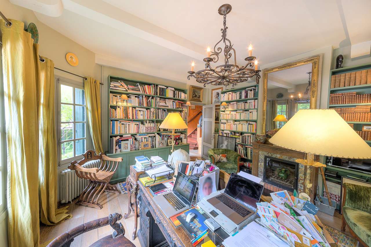 Full of charm and character is this wonderful 4 bedroom house nestling in a