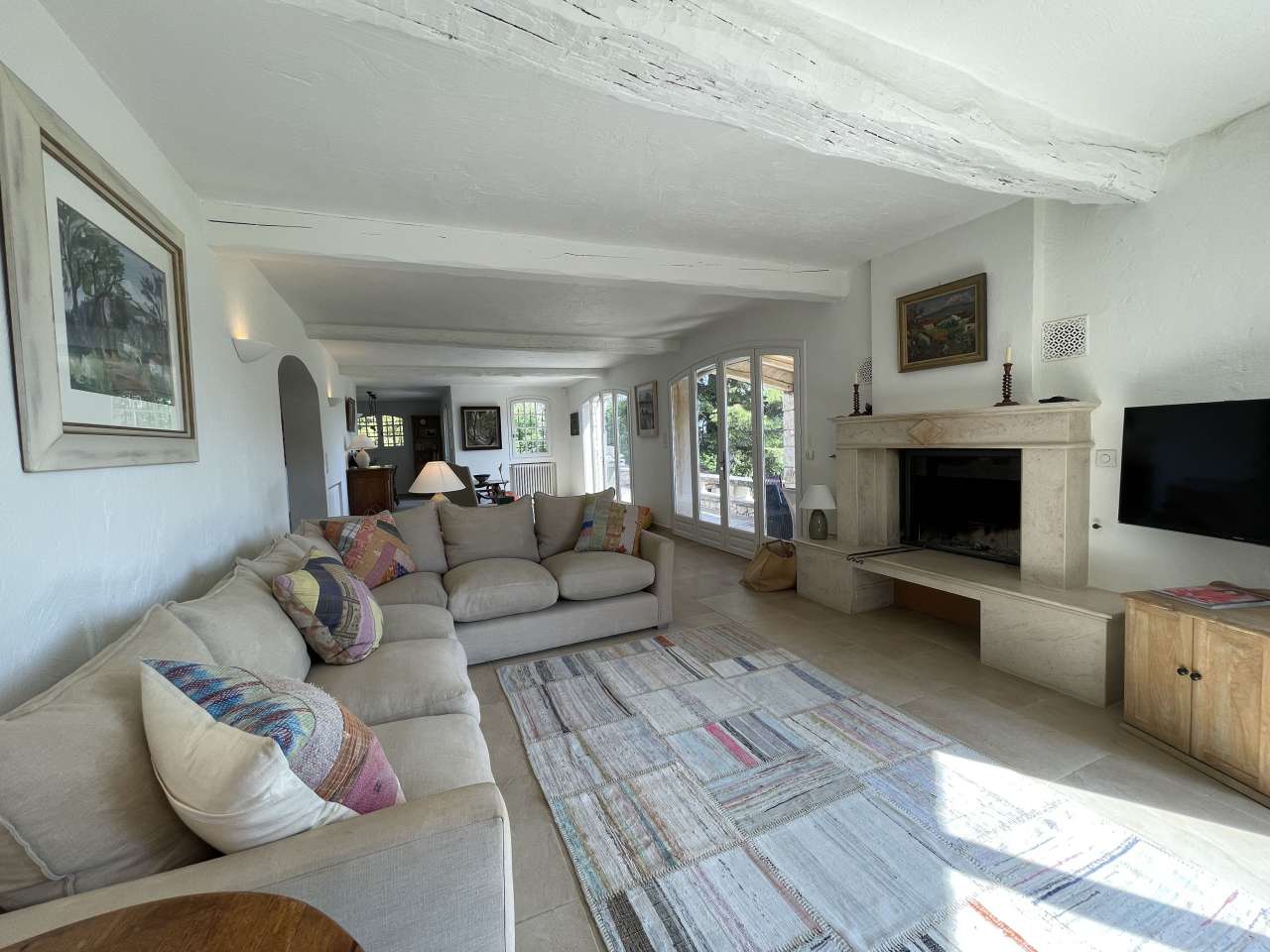 An enchanting Provencal villa with 6 bedrooms and infinity swimming pool in