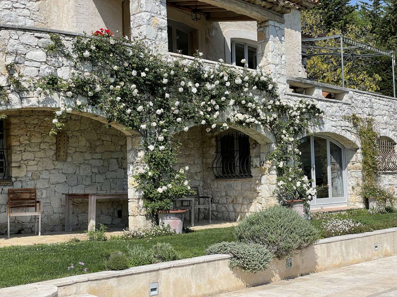 An enchanting Provencal villa with 6 bedrooms and infinity swimming pool in