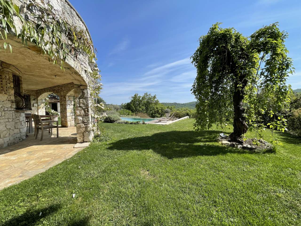 An enchanting Provencal villa with 6 bedrooms and infinity swimming pool in