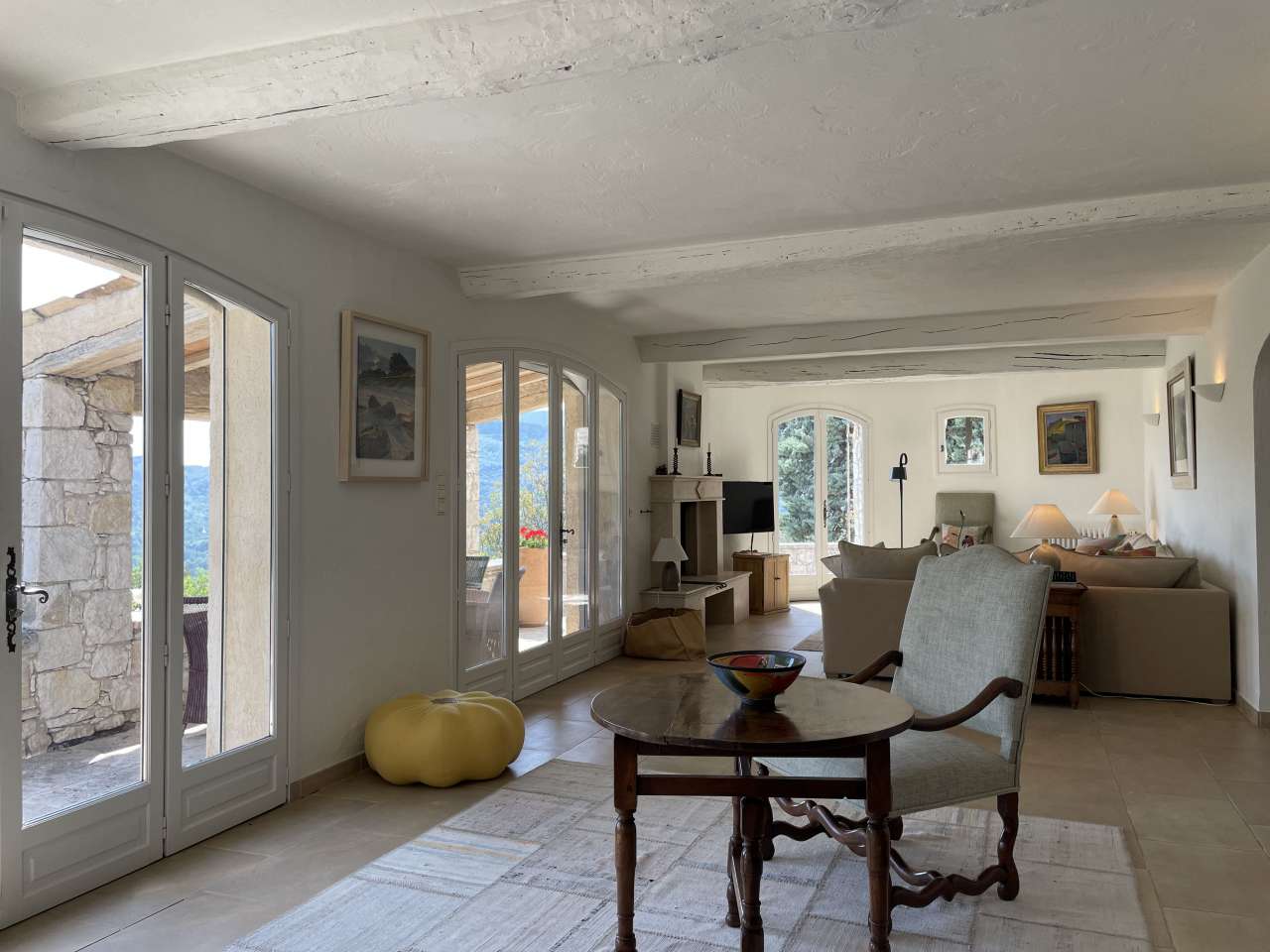 An enchanting Provencal villa with 6 bedrooms and infinity swimming pool in