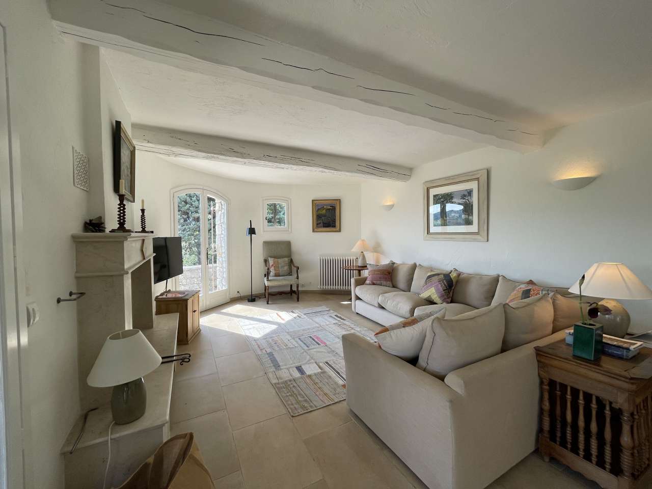 An enchanting Provencal villa with 6 bedrooms and infinity swimming pool in