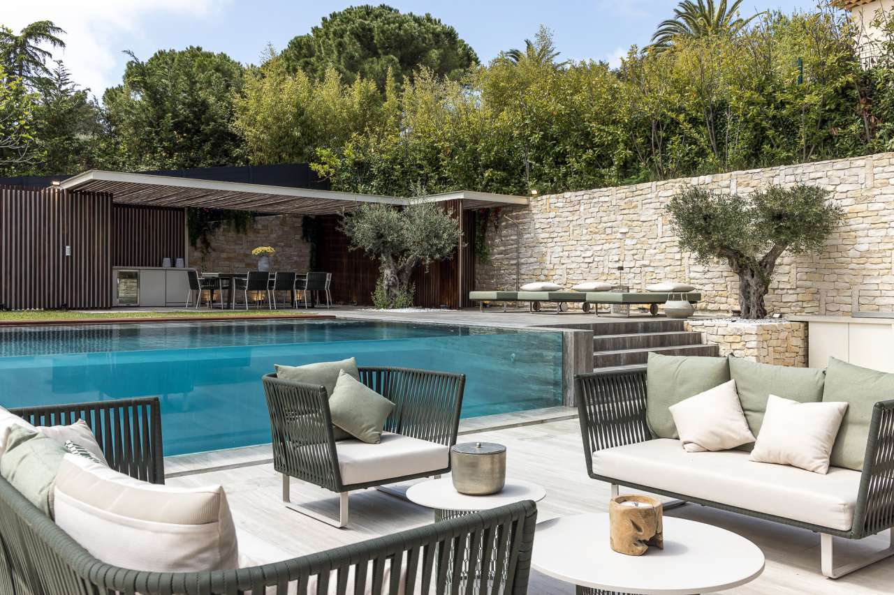 Superb, modern and spacious newly built villa, with a total spacious living