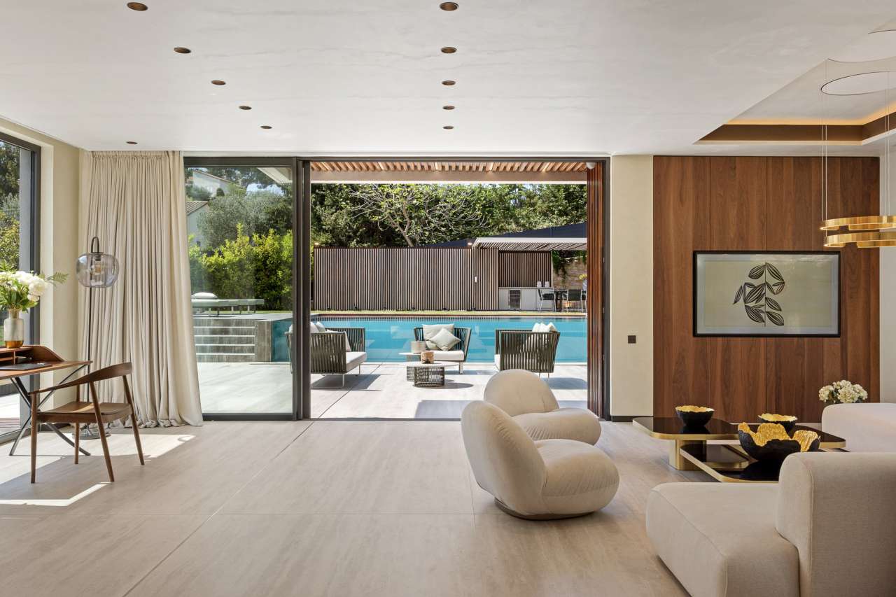 Superb, modern and spacious newly built villa, with a total spacious living