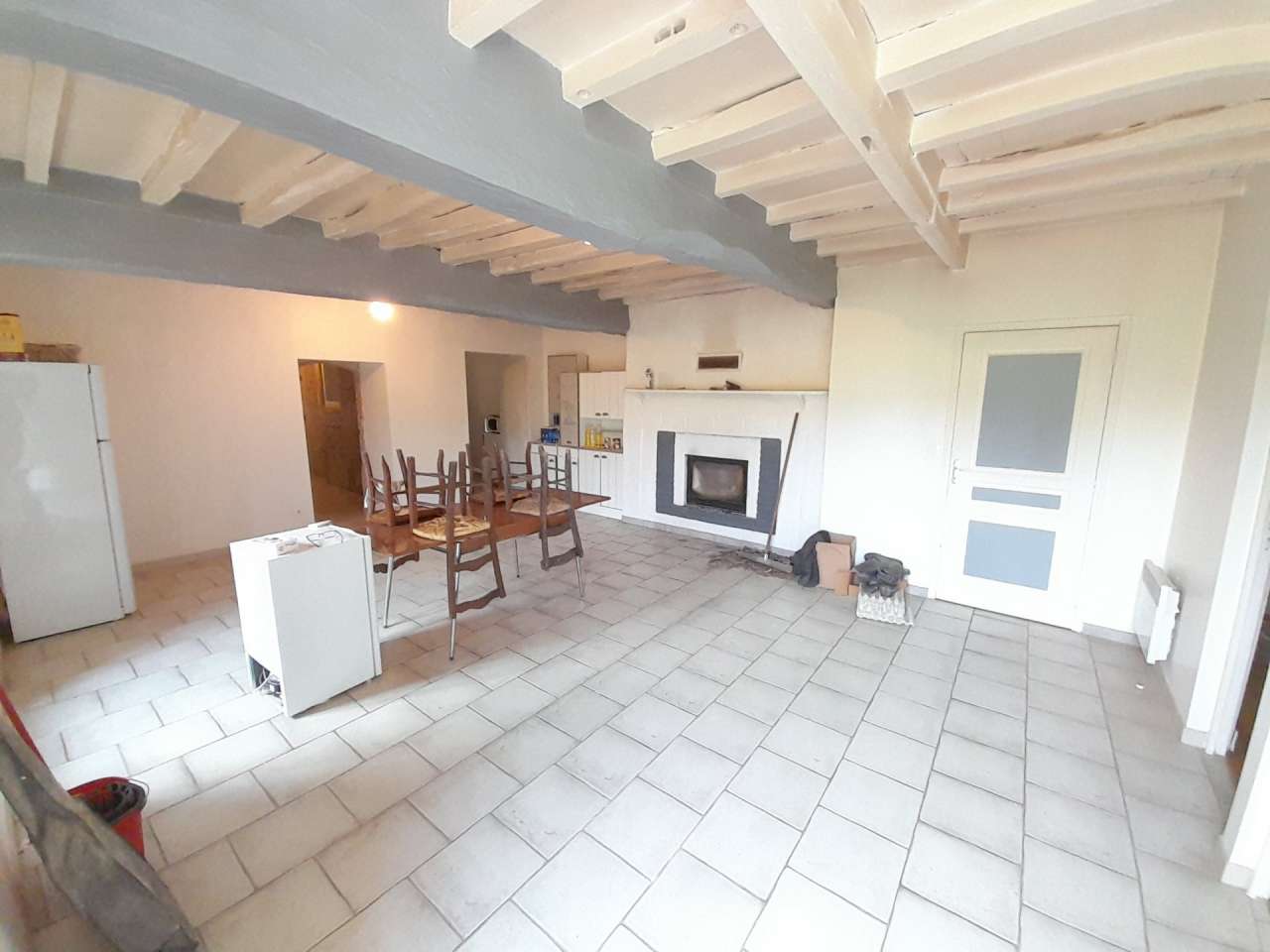 Grand, spacious and completely restored 9 bedroom house, ideally situated i