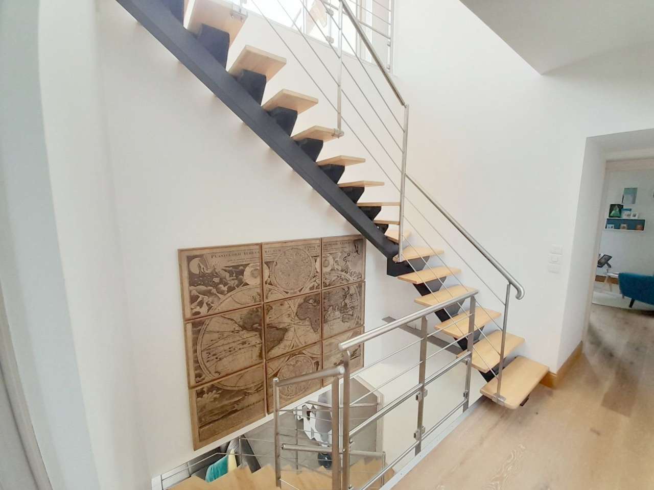 Grand, spacious and completely restored 9 bedroom house, ideally situated i