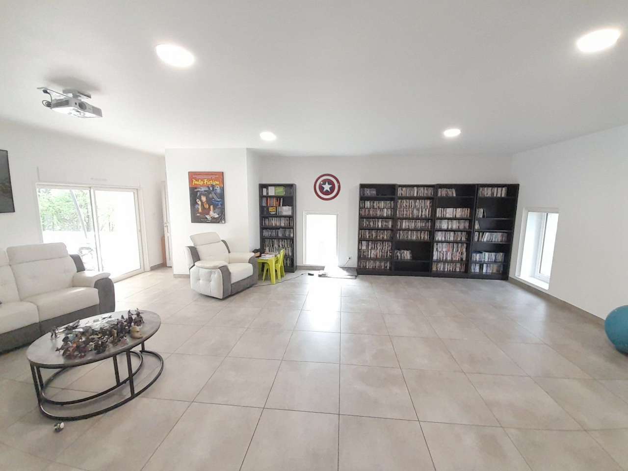 Grand, spacious and completely restored 9 bedroom house, ideally situated i