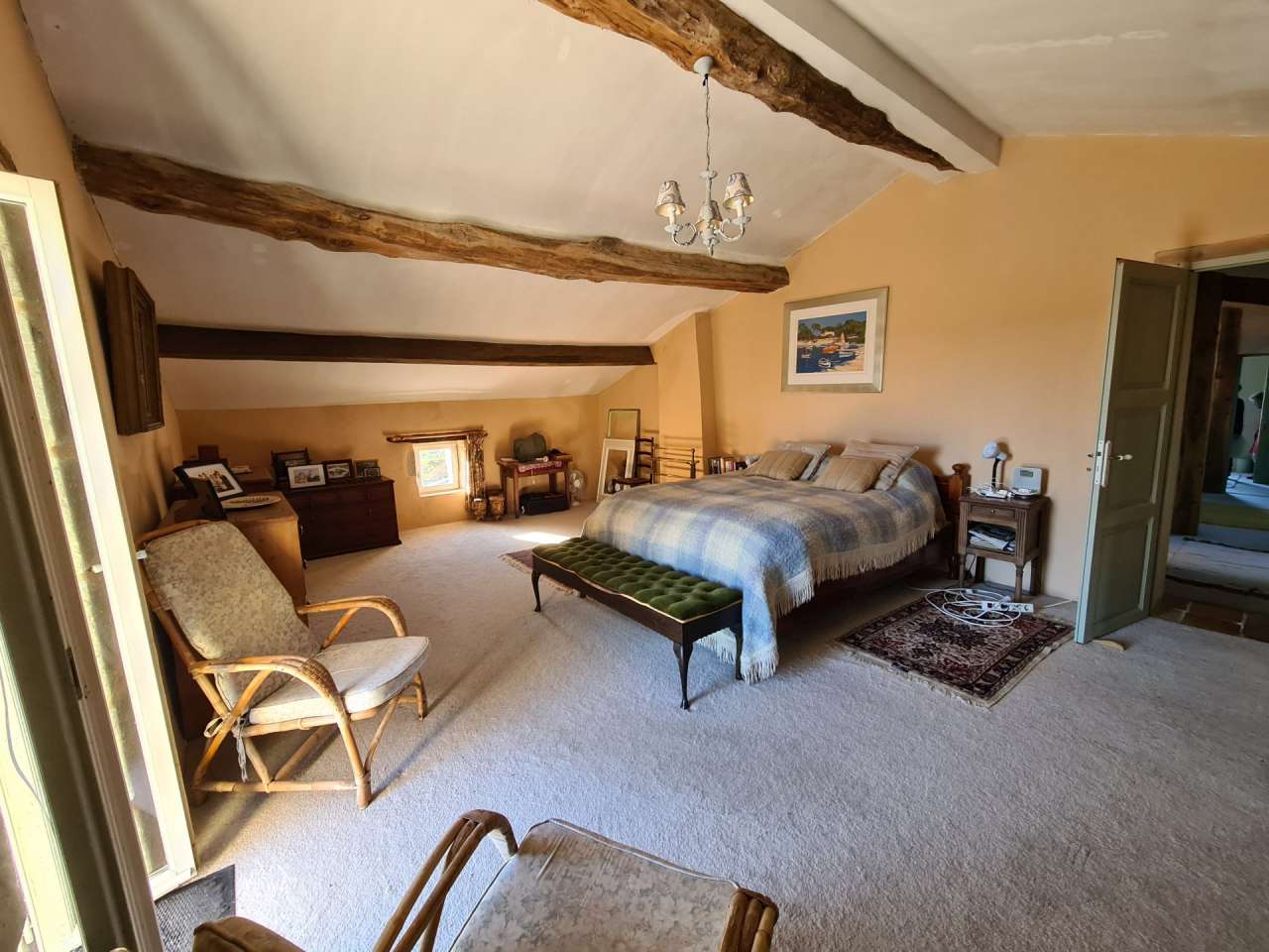 Spacious family home, with a large barn ripe for conversion, ideally situat