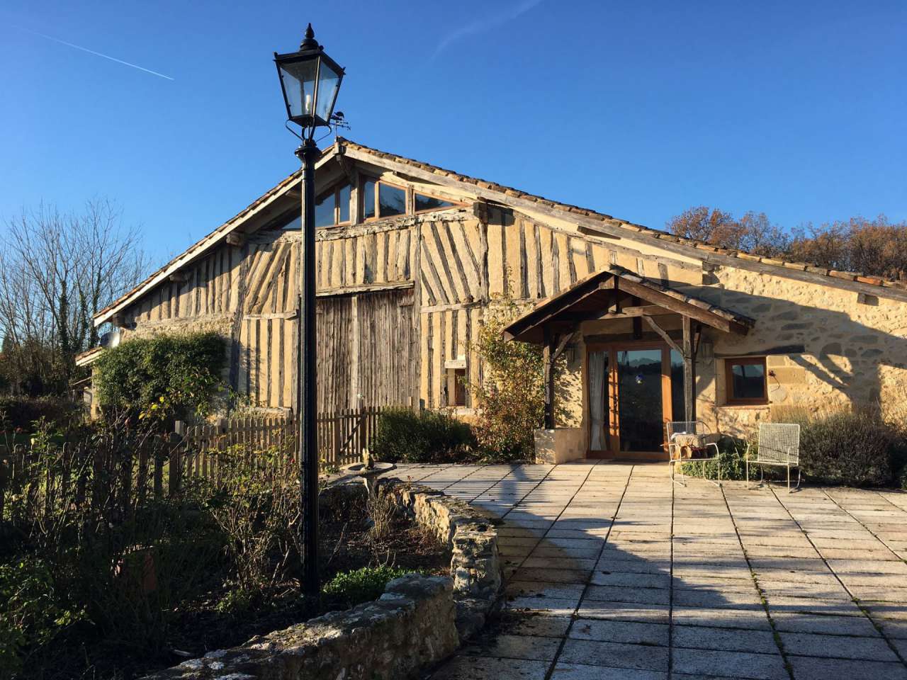 Spacious family home, with a large barn ripe for conversion, ideally situat