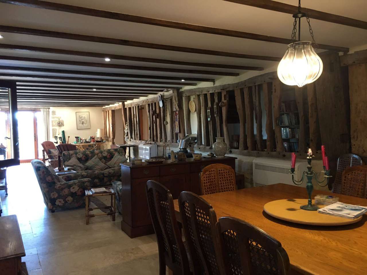 Spacious family home, with a large barn ripe for conversion, ideally situat