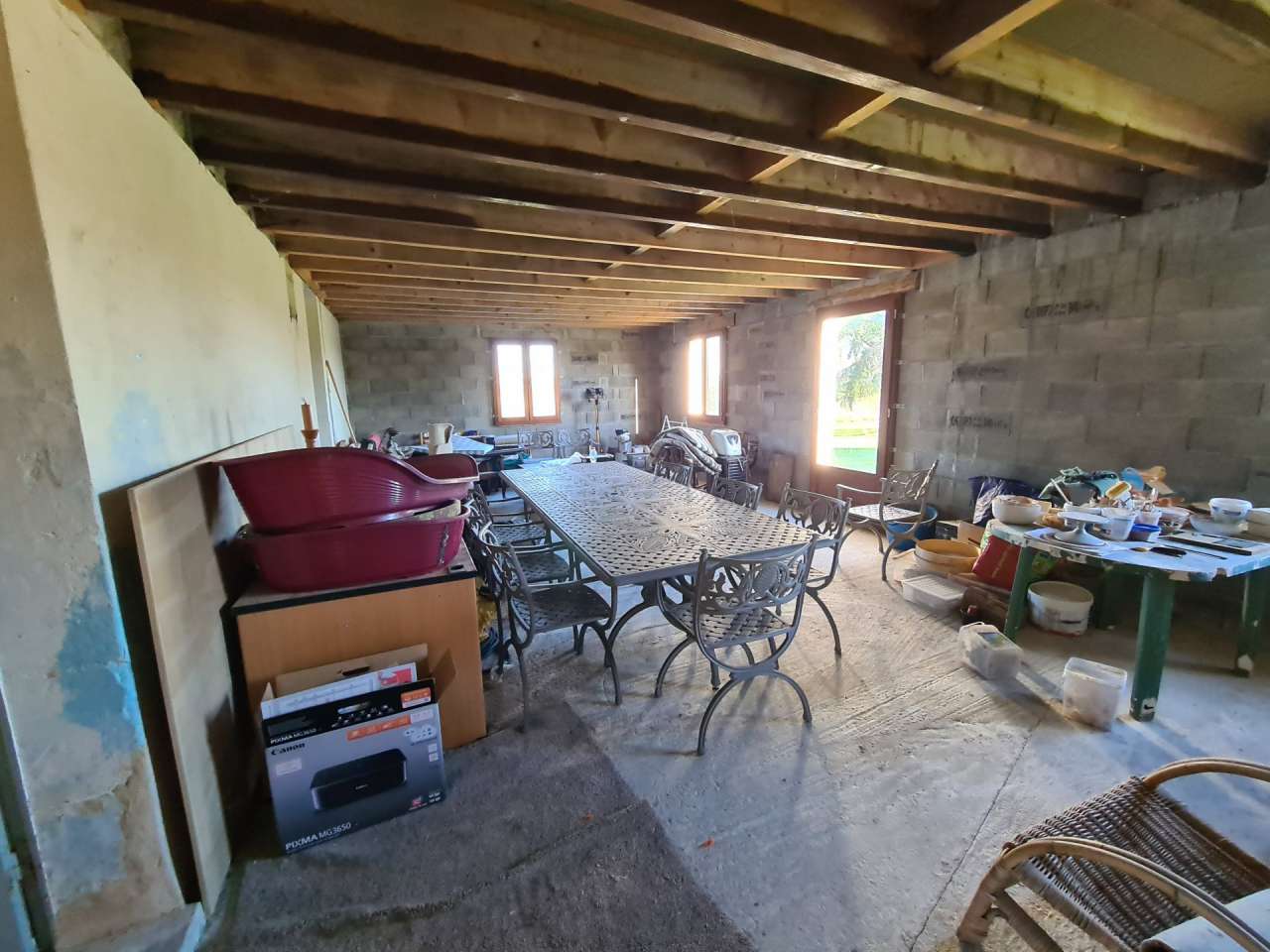 Spacious family home, with a large barn ripe for conversion, ideally situat