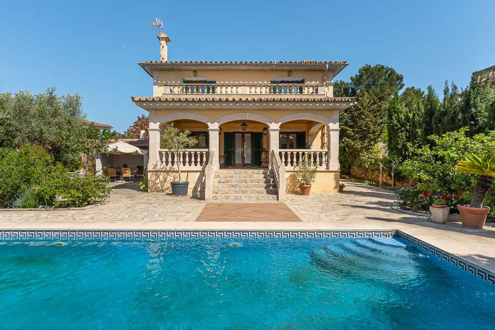 Bright 5 bedroom Villa for sale in Santa Ponsa, Mallorca