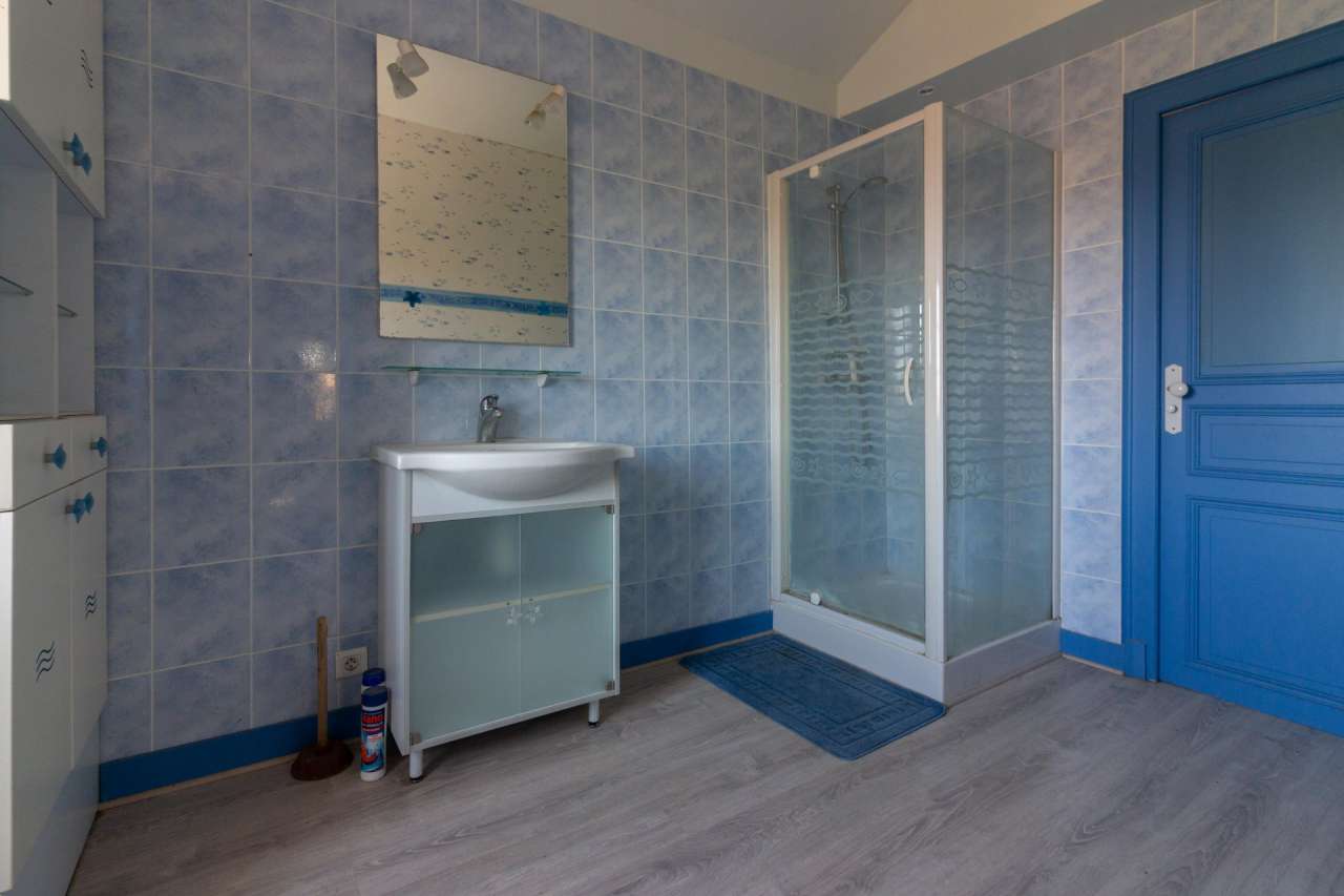 A beautiful and spacious Charentaise property located on the edge of a smal