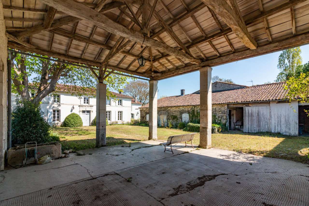 A beautiful and spacious Charentaise property located on the edge of a smal