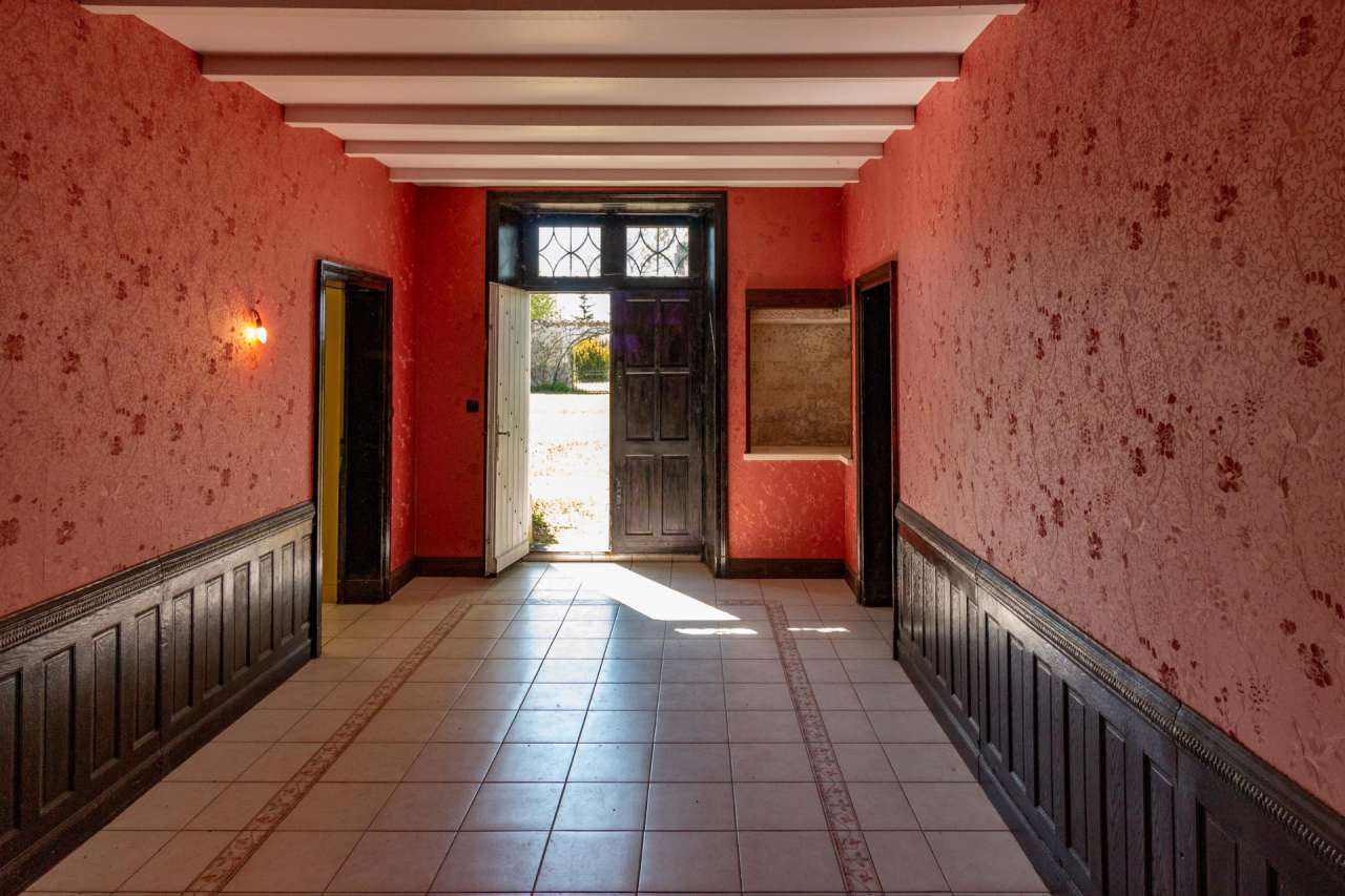 A beautiful and spacious Charentaise property located on the edge of a smal