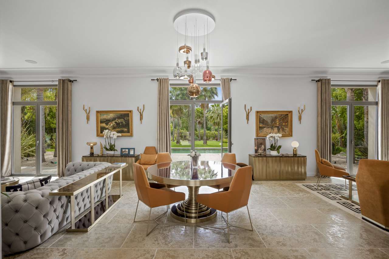 Newly built, this magnificent 5 bedroom villa, with a spacious total living