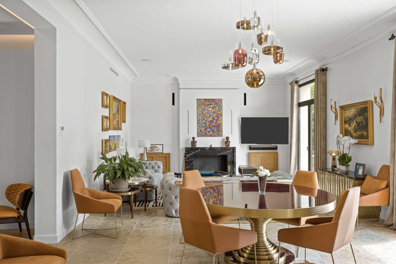 Newly built, this magnificent 5 bedroom villa, with a spacious total living