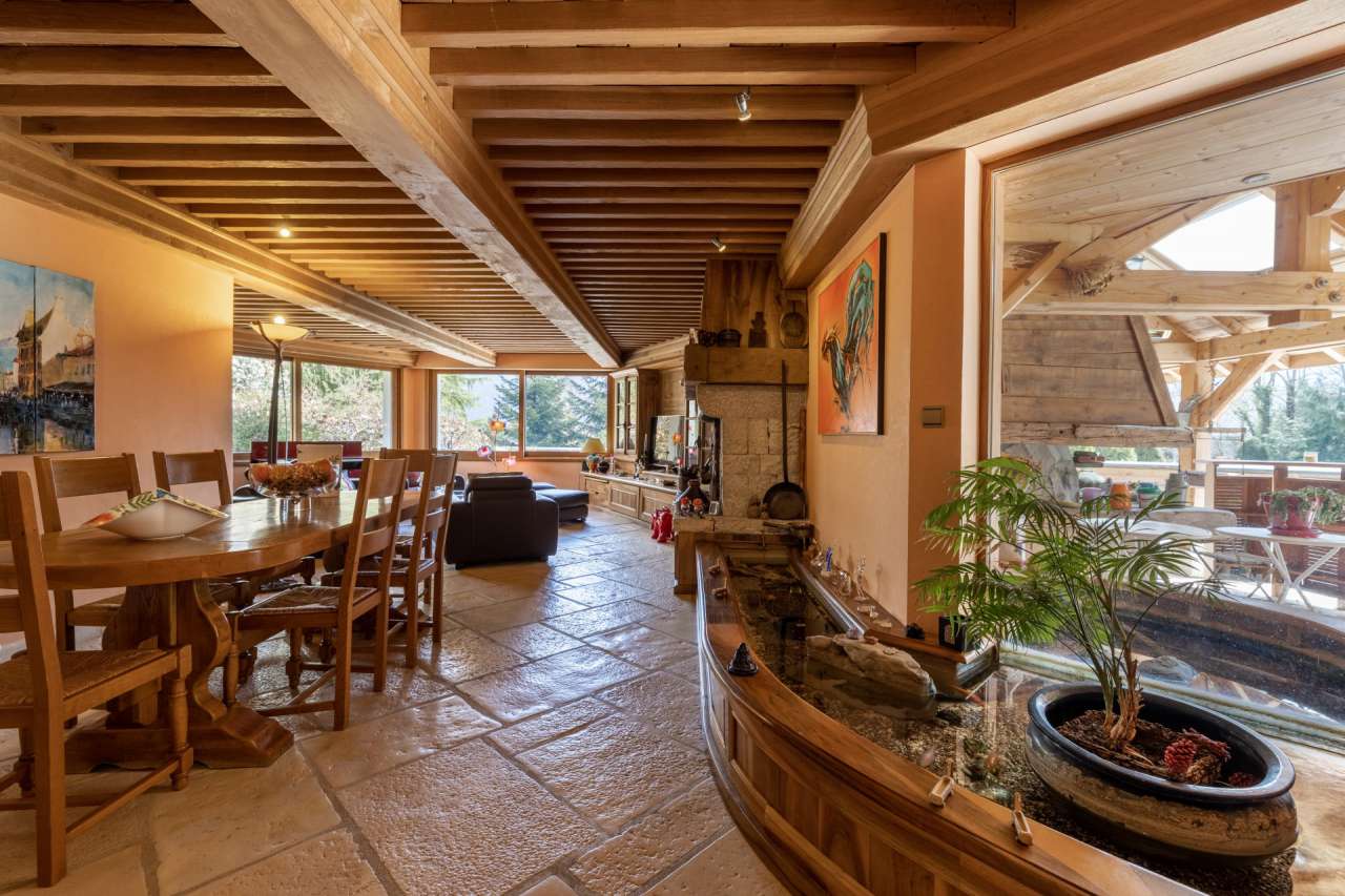 Spacious, charming and luxurious 6 bedroom home, ideally situated in a quie