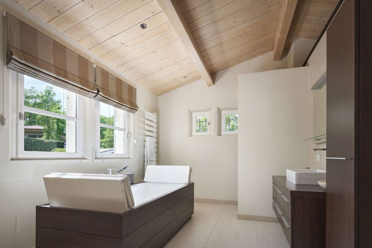 Beautifully presented and with a tastefully decorated total living area of