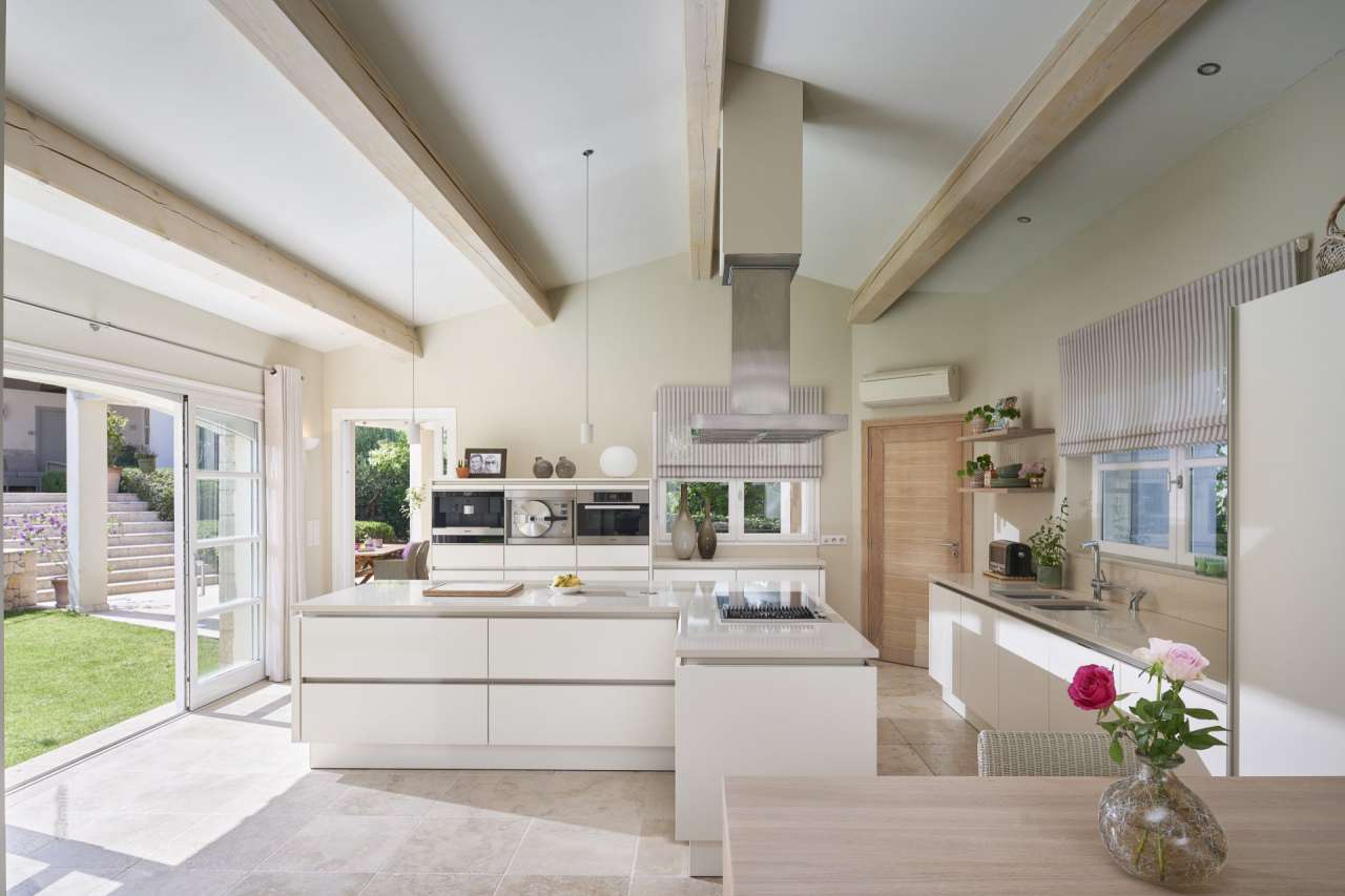 Beautifully presented and with a tastefully decorated total living area of